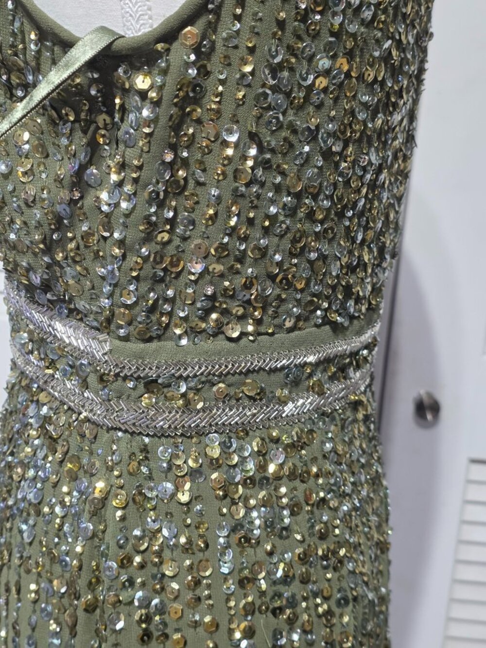 NWT Mac Duggal Women's Olive Sequined High Neck Sleeveless Column Gown Sz 4 3897 - Picture 10 of 16